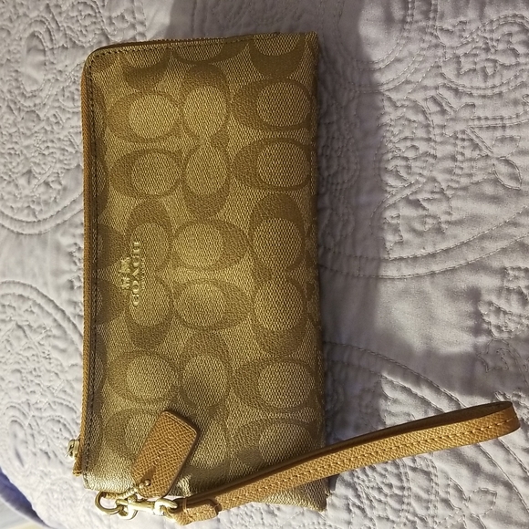 Coach Wallet - Picture 1 of 7